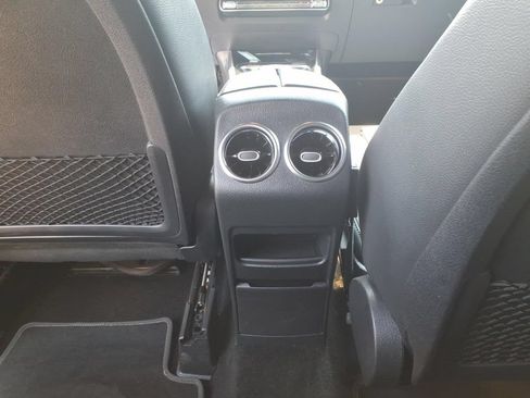 Used 2021 Mercedes-Benz GLB 250 image 29
