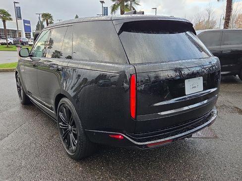 New 2025 Land Rover Range Rover SE image 3