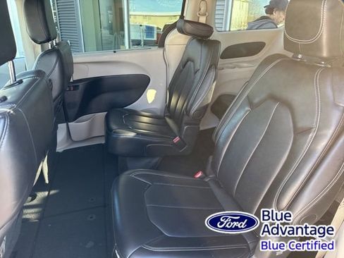 Used 2024 Chrysler Pacifica Touring-L FWD image 36