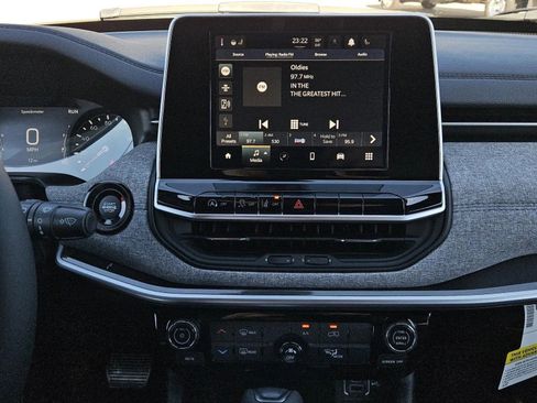 New 2025 Jeep Compass Latitude image 11