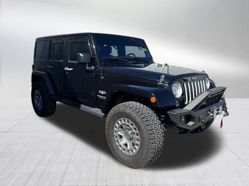 Used 2018 Jeep Wrangler Unlimited Sahara w/ Connectivity Group image 3