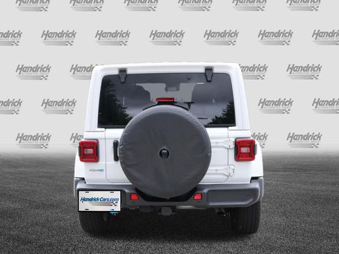 Used 2024 Jeep Wrangler Unlimited Sahara w/ Technology Group AWD/4WD image 8