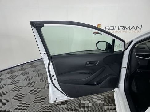 Used 2024 Toyota Corolla LE FWD image 33