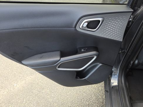Used 2022 Kia Soul LX image 23