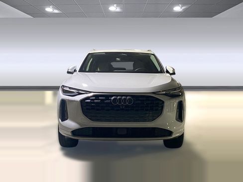 Certified 2025 Audi Q5 Premium w/ Convenience Package image 5