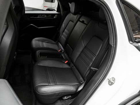 Used 2024 Porsche Cayenne Turbo GT AWD/4WD image 44