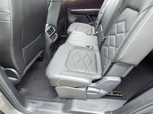 Used 2025 Volkswagen Atlas SE FWD image 28
