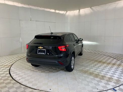 Used 2024 Chevrolet Trax LS FWD image 17