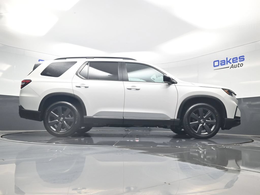 Used 2025 Honda Pilot Sport image 43