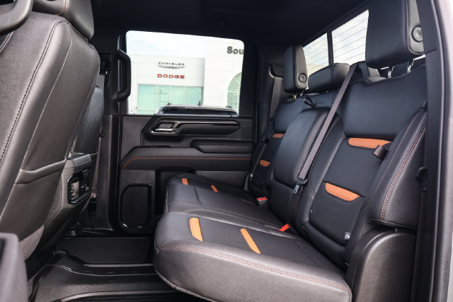 Used 2025 GMC Sierra 3500 AT4 w/ AT4 Premium Plus Package AWD/4WD image 8