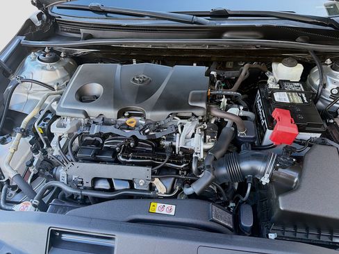 Used 2020 Toyota Camry LE FWD image 32