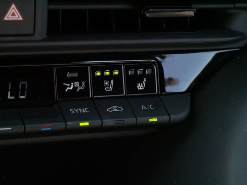 Certified 2025 Toyota Crown AWD/4WD image 28