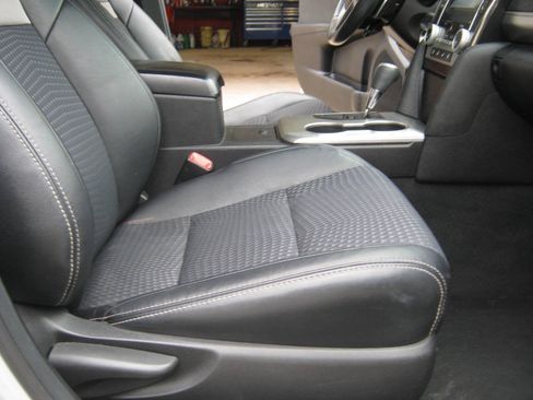 Used 2014 Toyota Camry SE FWD image 9