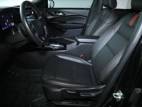 Used 2025 Chevrolet Trax RS w/ Sunroof Package FWD image 18