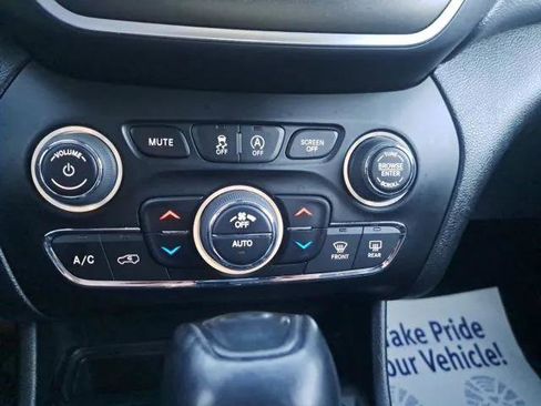 Certified 2023 Jeep Cherokee Trailhawk AWD/4WD image 19