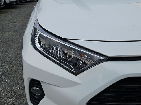 Used 2020 Toyota RAV4 XLE Premium AWD/4WD image 10