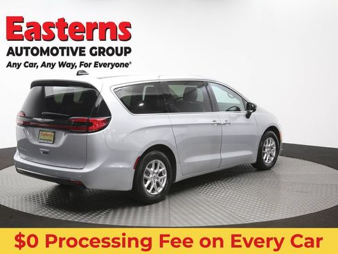 Used 2024 Chrysler Pacifica Touring-L FWD image 42