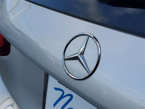 Used 2021 Mercedes-Benz GLB 250 4MATIC w/ Premium Package image 7