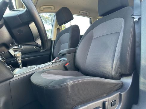 Used 2013 Nissan Rogue SV FWD image 9