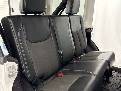 Used 2018 Jeep Wrangler Unlimited Sport image 37