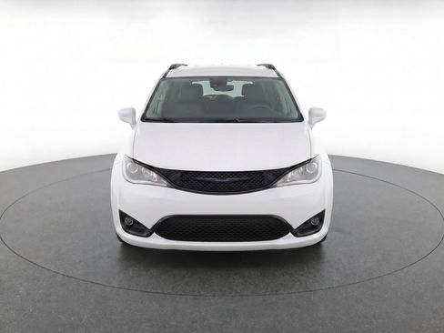 Used 2023 Chrysler Pacifica Limited w/ Uconnect Theater Family Group FWD image 5
