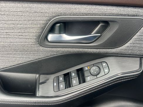 Used 2023 Nissan Rogue SV image 8