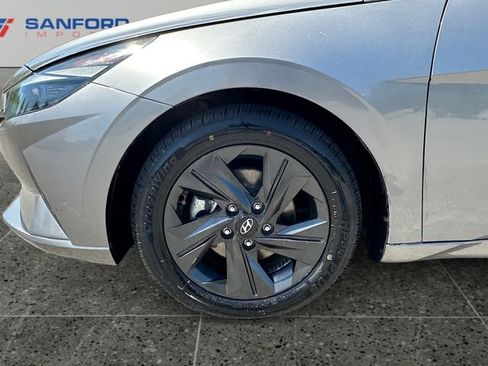 Used 2021 Hyundai Elantra SEL FWD image 14