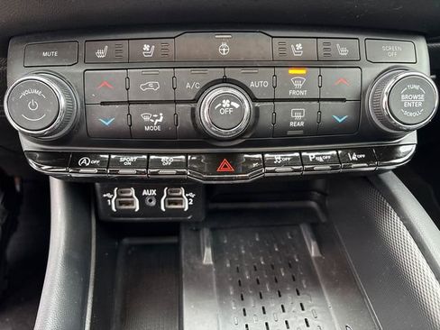 Used 2025 Dodge Durango GT image 32