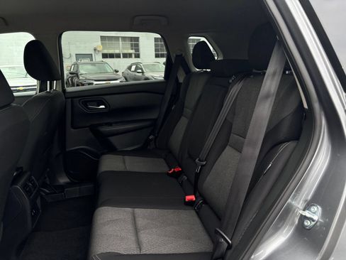 Used 2025 Nissan Rogue SV FWD image 28