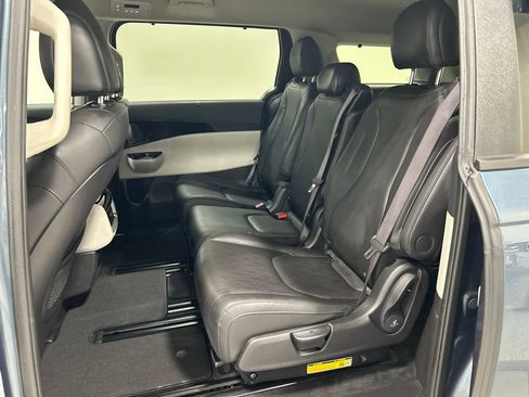 Used 2024 Kia Carnival EX FWD image 28