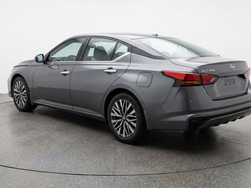 Used 2025 Nissan Altima 2.5 SV FWD image 6