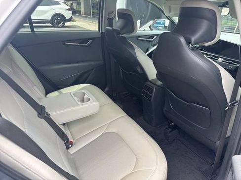 Used 2023 Kia Niro EX image 11