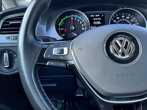 Used 2015 Volkswagen e-Golf SEL Premium FWD image 9
