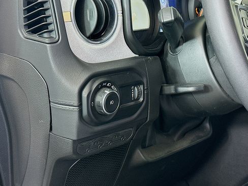 Used 2025 Jeep Wrangler Unlimited Sahara AWD/4WD image 16
