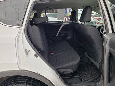 Used 2018 Toyota RAV4 LE image 17