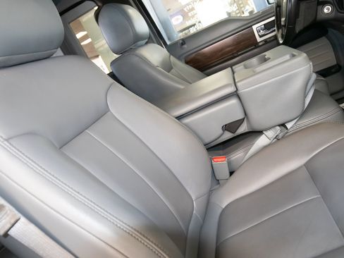 Used 2014 Ford F150 Lariat w/ Lariat Chrome Package image 17