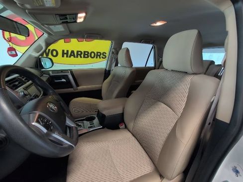 Used 2017 Toyota 4Runner SR5 AWD/4WD image 11