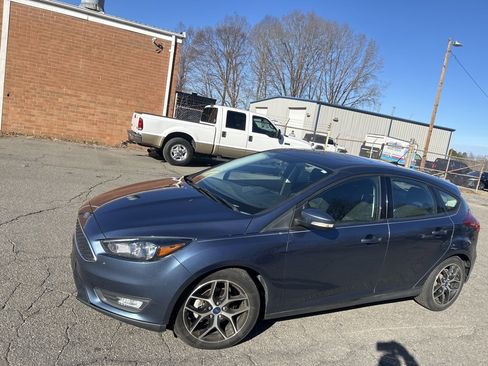 Used 2018 Ford Focus SEL image 2