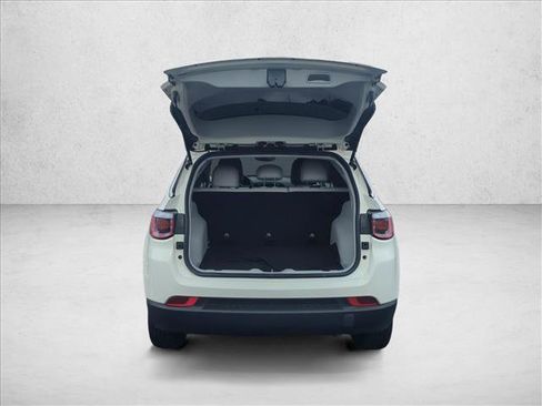 Used 2019 Jeep Compass Latitude w/ Popular Equipment Group FWD image 6