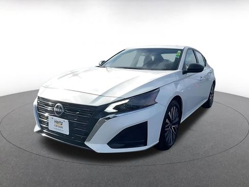 Used 2025 Nissan Altima 2.5 SV image 7