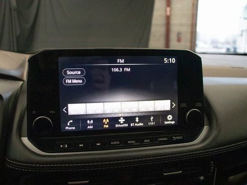 Used 2023 Nissan Rogue SL w/ SL Premium Package image 34