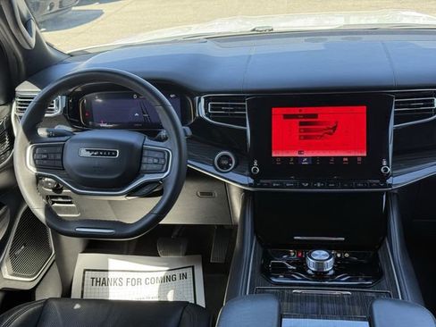 Used 2022 Jeep Wagoneer Series III w/ Flexible Seating Group image 20