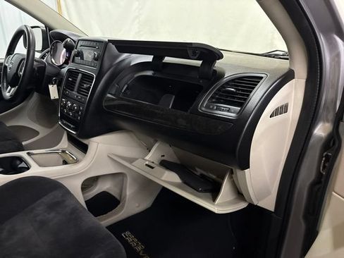 Used 2014 Dodge Grand Caravan SXT w/ Rear Park Assist Package FWD image 30