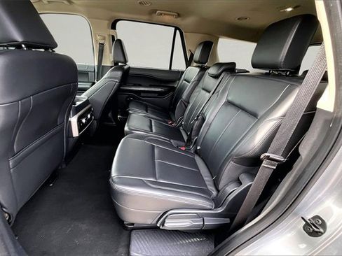 Certified 2024 Ford Expedition XLT image 25
