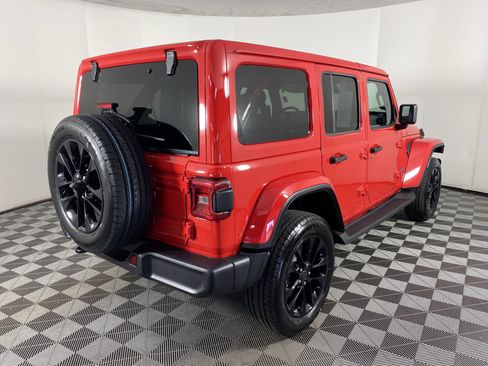 Used 2025 Jeep Wrangler Unlimited Sahara AWD/4WD image 7