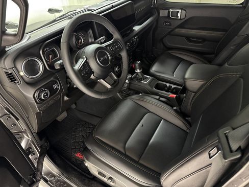 Used 2025 Jeep Gladiator Sport AWD/4WD image 59