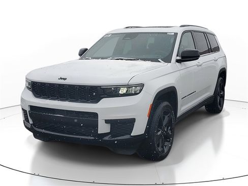 New 2025 Jeep Grand Cherokee L Altitude image 2