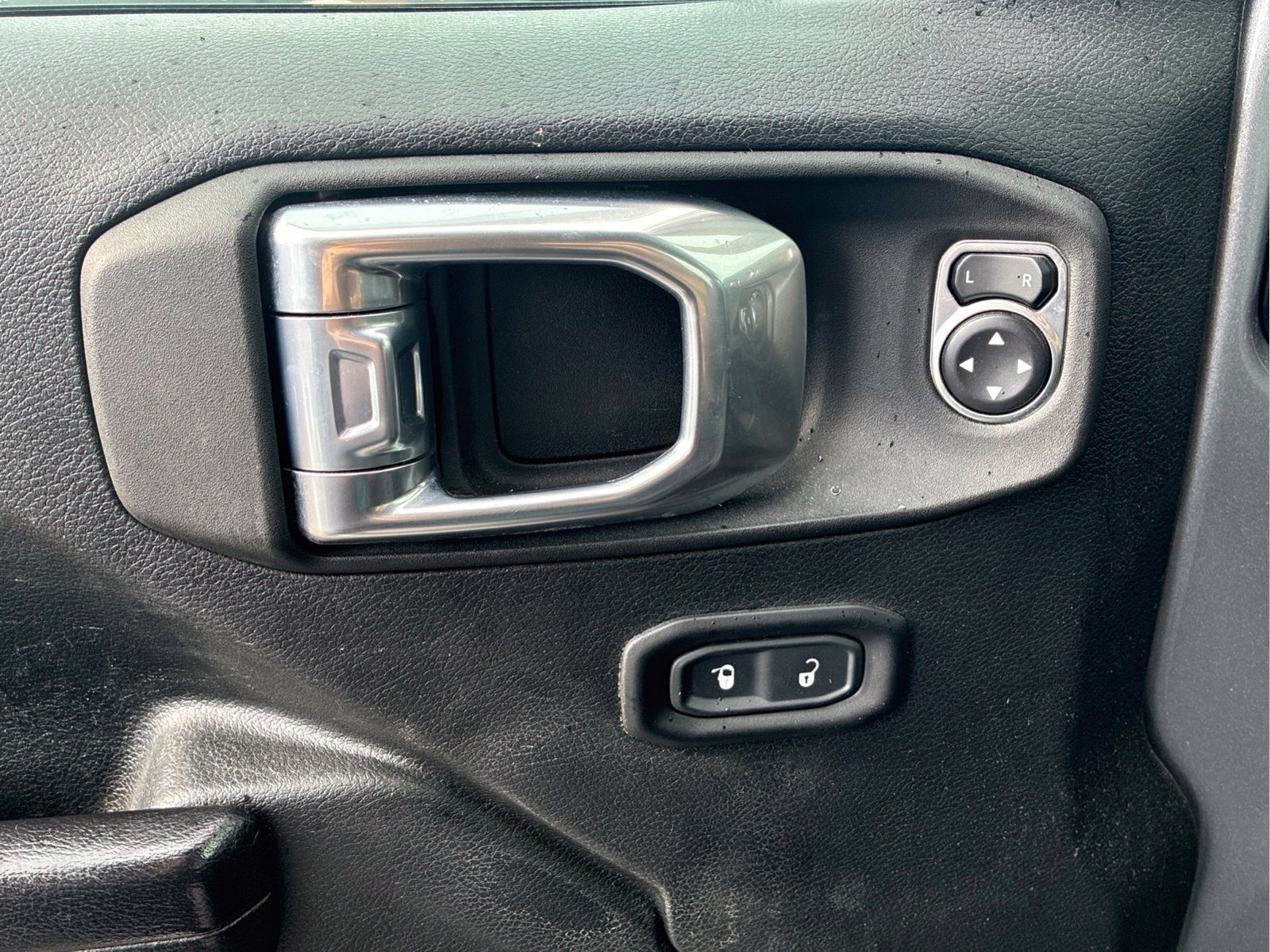 Used 2021 Jeep Wrangler Sport AWD/4WD image 22