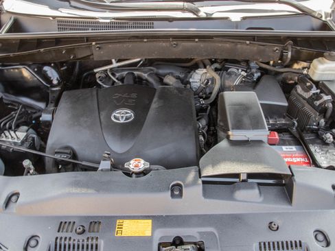 Used 2019 Toyota Highlander XLE AWD/4WD image 31