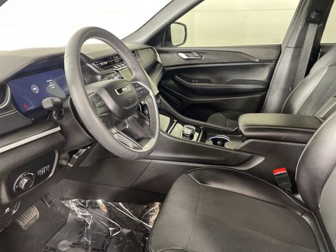 Used 2024 Jeep Grand Cherokee L Laredo image 22